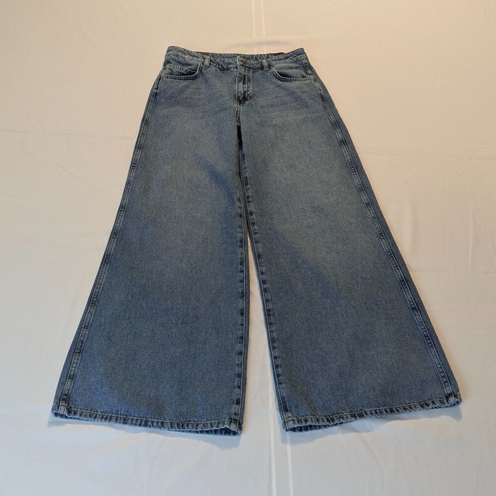 10.11 (Ten Eleven) Studios Wide Legged Jeans Medium Wash Size 26